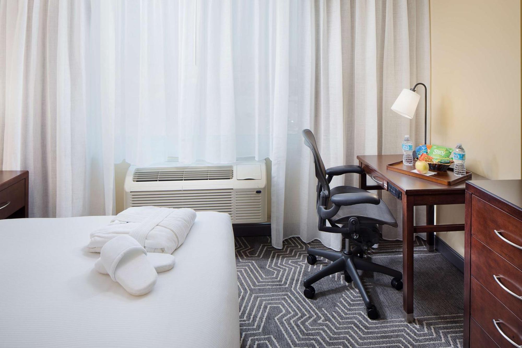 Doubletree By Hilton Los Angeles/Commerce Esterno foto