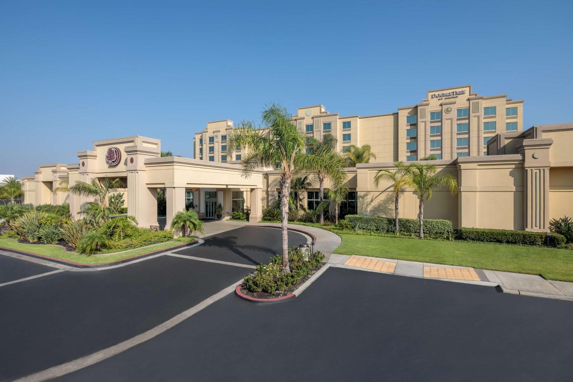 Doubletree By Hilton Los Angeles/Commerce Esterno foto