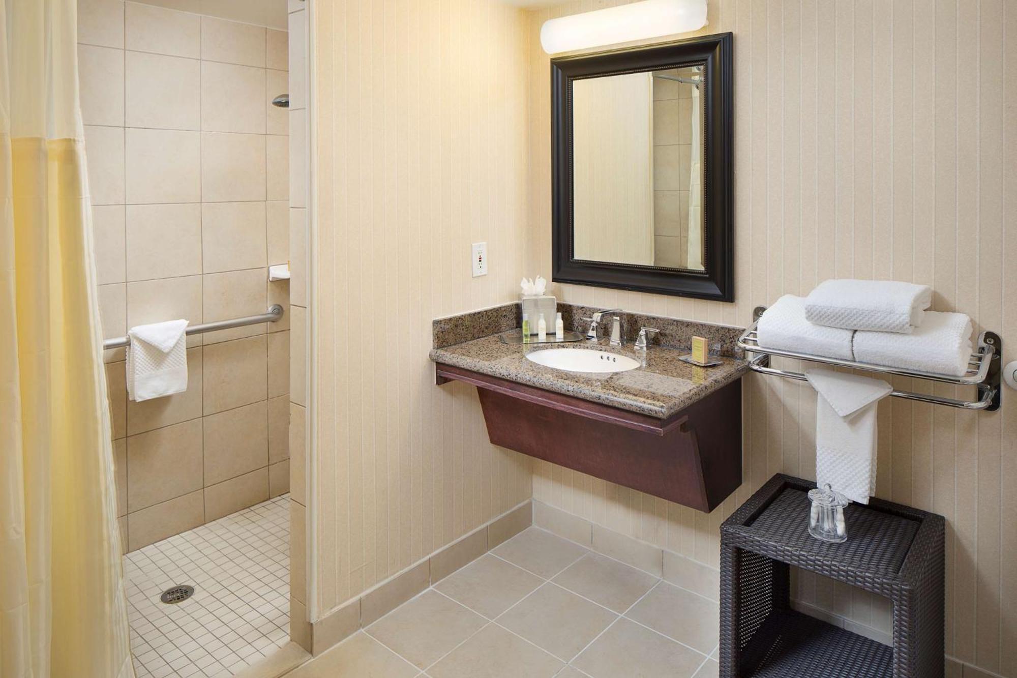 Doubletree By Hilton Los Angeles/Commerce Esterno foto
