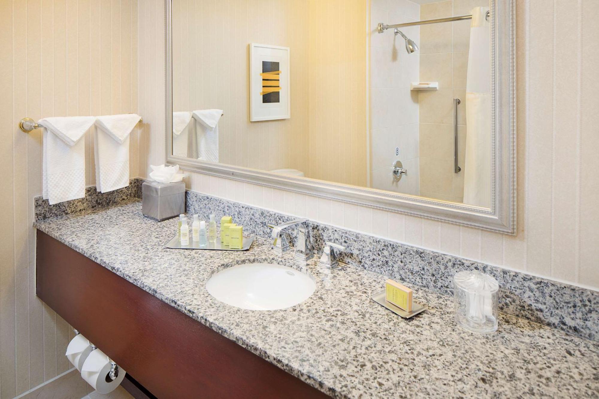 Doubletree By Hilton Los Angeles/Commerce Esterno foto