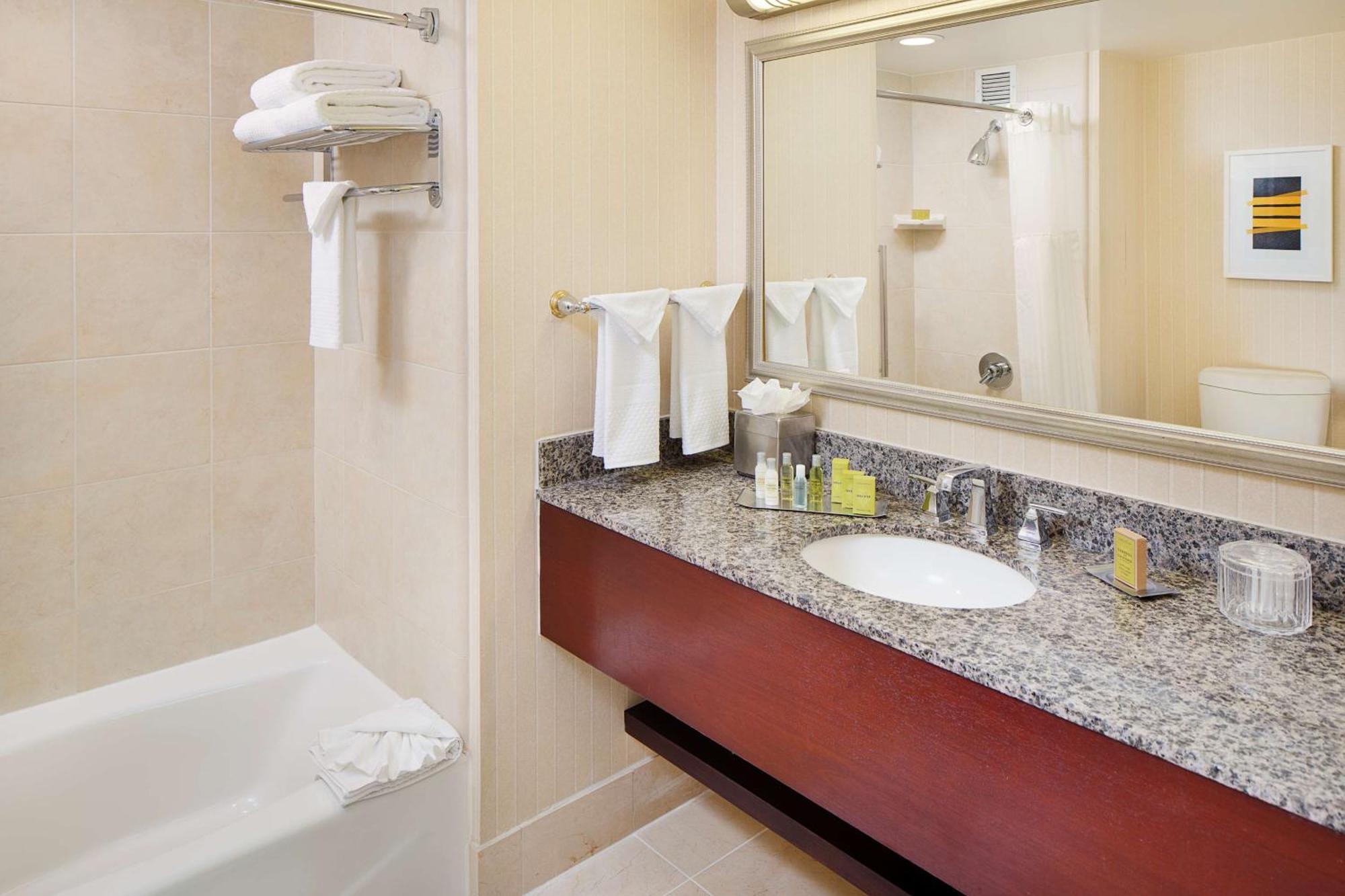 Doubletree By Hilton Los Angeles/Commerce Esterno foto